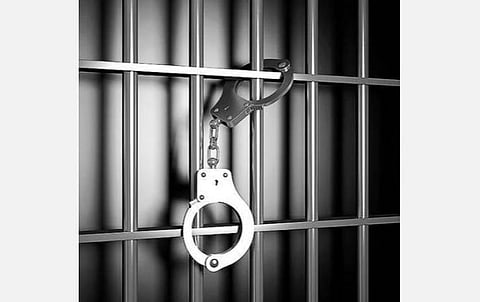 சிறுமி பாலியல் வன்கொடுமை வழக்கில் திருப்பம்- தலைமறைவாக இருந்த நபர் பிடிபட்டார்: கைதான 13 பேரில் 2 பேர் அதிமுக பிரமுகர்கள்