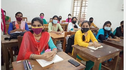 தீவிரமாகும் கரோனா: புதுச்சேரியில் கல்லூரித் தேர்வுகள் அனைத்தும் தேதி குறிப்பிடாமல் ஒத்திவைப்பு