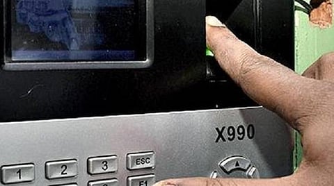 அரசுப் போக்குவரத்து தொழிலாளர்கள் வருகைப் பதிவுக்கு ரேகை பதிவதை தற்காலிகமாக நிறுத்த வலியுறுத்தல்