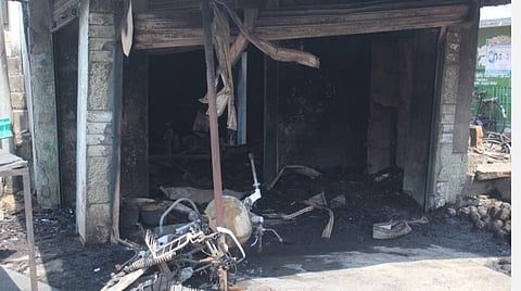 லத்தேரியில் தீ விபத்து ஏற்பட்ட பட்டாசுக்கடை.