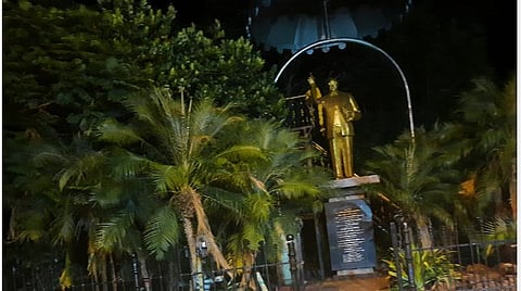 ஆளுநர் மாளிகை மற்றும் சட்டப்பேரவை அருகே இருளில் மூழ்கியுள்ள சிலைகள்.