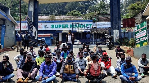 படகு ஓட்டுநர்கள் உள்ளிருப்புப் போராட்டம்.