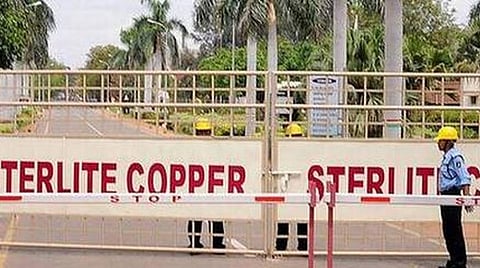 கரோனாவுக்கு சிகிச்சை அளிக்க வசதியாக ஆக்சிஜன் உற்பத்திக்கு அனுமதி கோரி உச்ச நீதிமன்றத்தில் ஸ்டெர்லைட் ஆலை மனு: இலவசமாக வழங்குவதாக மத்திய, மாநில அரசுகளுக்கு கடிதம்