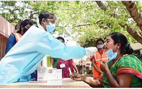 செங்கல்பட்டு, காஞ்சிபுரம் மாவட்டங்களில் குடும்பம் குடும்பமாக கரோனா பாதிப்பு: பள்ளி, கல்லூரிகளை மருத்துவமனைகளாக மாற்ற கோரிக்கை