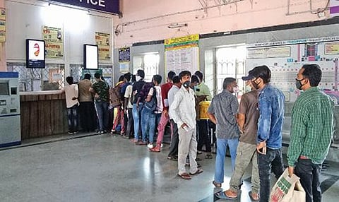 திருப்பூரில் இருந்து வட மாநிலங்களுக்கு - தொழிலாளர்கள் ரயிலில் பயணிப்பதால் நாளொன்றுக்கு ரூ.5 லட்சம் வருவாய் : ரயில்வே துறை அதிகாரிகள் தகவல்