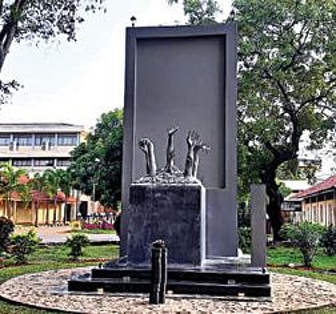 நினைவு ஸ்தூபி.