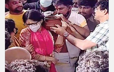 பெண்கள் 360: இறுதிச் சடங்கிலும் சமூகத்துக்கான செய்தி