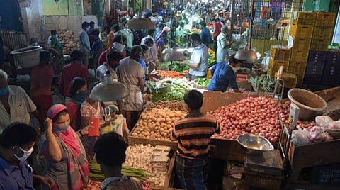 கோயம்பேடு சந்தையில் காய்கறிகள் விலை வீழ்ச்சி: பெரும்பாலானவை கிலோ ரூ.20-க்குள் விற்பனை