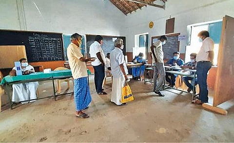 பல்லடம் அருகே - கரோனா தடுப்பூசி முகாம் :