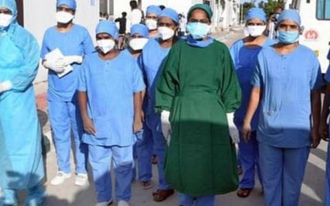 கரோனா பணியில் உள்ள மருத்துவர்களுக்கு அடிப்படை வசதிகளை உறுதி செய்க: அரசுக்கு தமிழ்நாடு மருத்துவ அலுவலர்கள் சங்கம் வலியுறுத்தல்