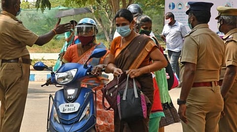 ஸ்டெர்லைட்டை எந்தச் சூழ்நிலையிலும் திறக்கக் கூடாது; தூத்துக்குடியில் எதிர்ப்பாளர்கள் திடீர் மறியல்: ஆட்சியர் அலுவலகம், ஆலைக்கு பலத்த பாதுகாப்பு