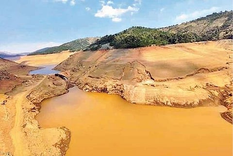 அணைகளின் நீர்மட்டம் சரிவால் நீலகிரி மாவட்டத்தில் மின் உற்பத்தி பணியில் சிக்கல்