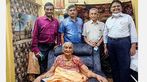 100-வது பிறந்த நாளைக் கொண்டாடிய
மதுரை மாநகராட்சி மருத்துவமனையின் முதல் பெண் மருத்துவர்.