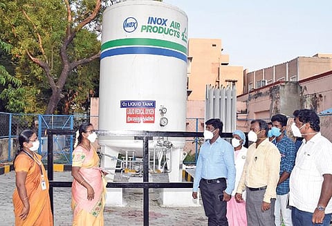 காஞ்சிபுரம் அரசு மருத்துவமனையில் நேற்று ஆய்வு செய்த மாவட்ட ஆட்சியர் மகேஸ்வரி.