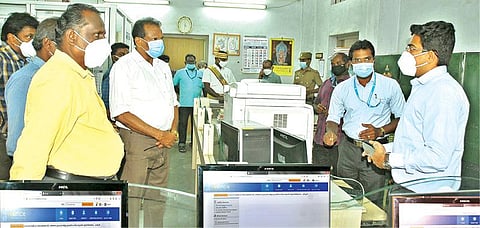 திருநெல்வேலி மாவட்ட ஆட்சியர் அலுவலகத்தில் கோப்புகள் இல்லாமல் மின்னணு முறையில் அலுவலகப் பணிகளை கையாளும் மென்பொருள் திட்டத்தை ஆட்சியர் வே. விஷ்ணு அறிமுகம் செய்து வைத்தார்.