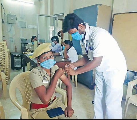 திருப்பூர் மாவட்டத்திலுள்ள 8 சட்டப்பேரவைத் தொகுதிகளுக்கானவாக்கு எண்ணிக்கை ஆயத்தப் பணிகள் மும்முரம் - :