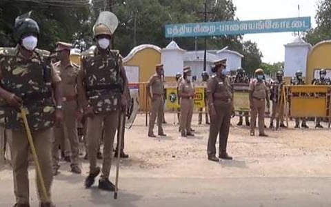 பாளை. சிறையில் கொலையான கைதியின் உடலை வாங்க வேண்டும்: உறவினர்களுக்கு உயர் நீதிமன்றம் உத்தரவு