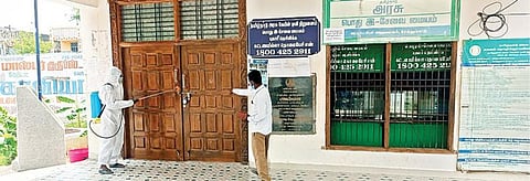 சேத்துப்பட்டு வட்டாட்சியர் அலுவலகத்தில் 2 ஊழியர்களுக்கு கரோனா தொற்று உறுதி செய்யப்பட்டுள்ளது. இதனால், அலுவலகம் மூடப்பட்டு கிருமி நாசினி தெளிக்கப்பட்டது.