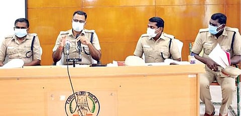 தூத்துக்குடி மாவட்ட ஆட்சியர் அலுவலகத்தில் நடைபெற்ற ஆலோசனைக் கூட்டத்தில் எஸ்பி ஜெயக்குமார் பேசினார்.