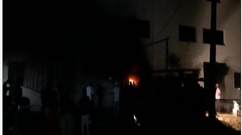 குஜராத் மருத்துவமனையில் தீ விபத்து: 12 கரோனா நோயாளிகள் பலி