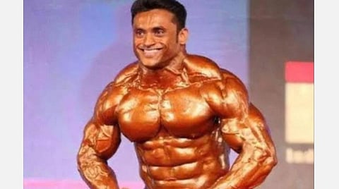 கரோனா தொற்றுக்கு இந்திய ஆணழகன் பலி: வறுமையில் வாடிய சோகம்