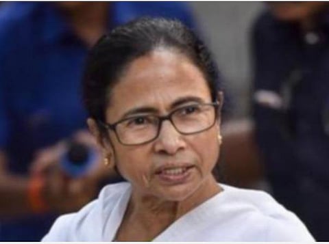 நந்திகிராம் தொகுதியில் பின்தங்குகிறார் மம்தா பானர்ஜி: சுவேந்து அதிகாரி முன்னிலை