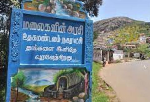 திமுக கோட்டையான நீலகிரியில் இரு தொகுதிகளில் அதிமுக முன்னிலை; உதகையில் கடும் போட்டி