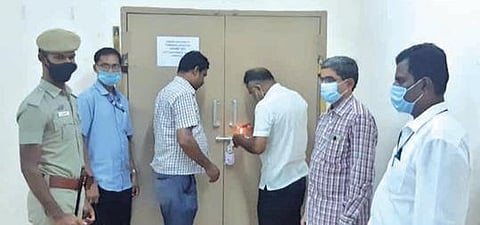 பாதுகாப்பு மையங்களுக்கு வாக்குப்பதிவு இயந்திரங்கள் அனுப்பிவைப்பு :