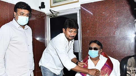 விஜயகாந்தைச் சந்தித்த உதயநிதி.