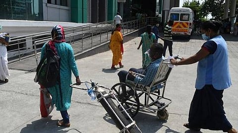 மே 4 தமிழக நிலவரம்: தொற்று பாதிப்பு, குணமடைந்தோர், பலி எண்ணிக்கை- முழுமையான பட்டியல்