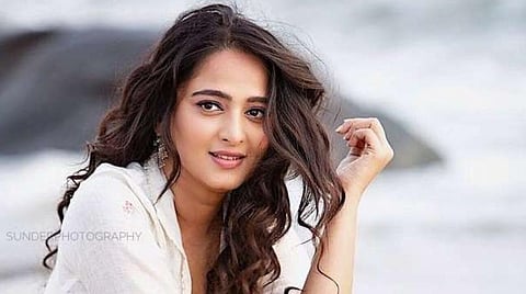 கடினமான சூழலிலிருந்து மீண்டு வர ஒருவருக்கொருவர் உதவியாக இருப்போம்: அனுஷ்கா பகிர்வு