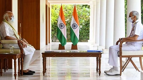 பிரதமர் நரேந்திர மோடியுடன் கடற்படை தளபதி சந்திப்பு: கரோனா விவகாரம் குறித்து ஆலோசனை