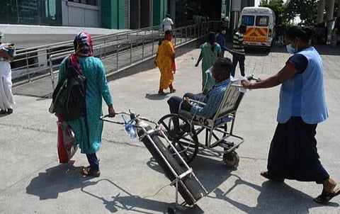 கரோனா தீவிர தொற்று நோயாளிகள் அதிகரிப்பால் அரசு மருத்துவமனைகளில் ஆக்சிஜன் தட்டுப்பாடு