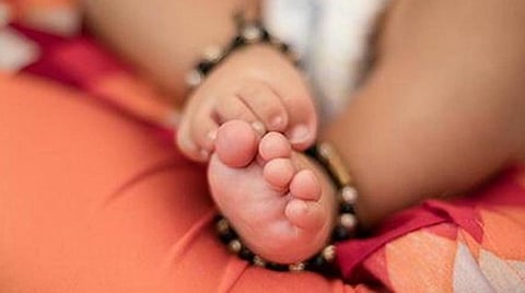 அரிய வகை மரபணு குறைபாட்டால் பாதிக்கப்பட்ட 5 மாத குழந்தையைக் காப்பாற்ற ரூ.16 கோடி மதிப்புள்ள ஊசி: சுவிட்சர்லாந்தில் இருந்து வரவழைக்க தம்பதியின் நிதி திரட்டும் முயற்சி வெற்றி