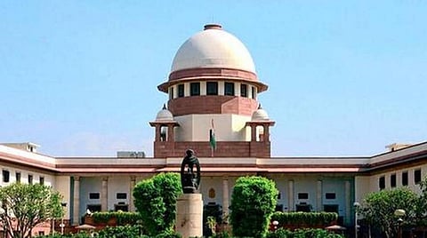 டெல்லி மருத்துவமனைகளில் ஆக்சிஜன் பற்றாக்குறை: மத்திய அரசுக்கு எதிரான உயர் நீதிமன்றத்தின் அவமதிப்பு நடவடிக்கைக்கு உச்ச நீதிமன்றம் தடை