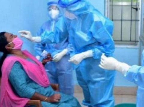 கடும் பாதிப்பு; இந்தியாவில் தினசரி கரோனா தொற்று 4,12,262