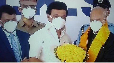 தமிழக முதல்வராக ஸ்டாலின் பொறுப்பேற்பு: ஆளுநர் பதவிப் பிரமாணம் செய்து வைத்தார்