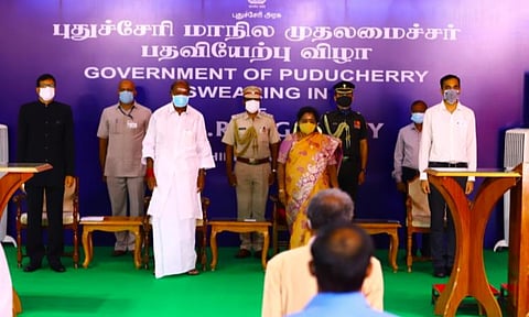 புதுச்சேரி முதல்வராக பதவியேற்றார் ரங்கசாமி.