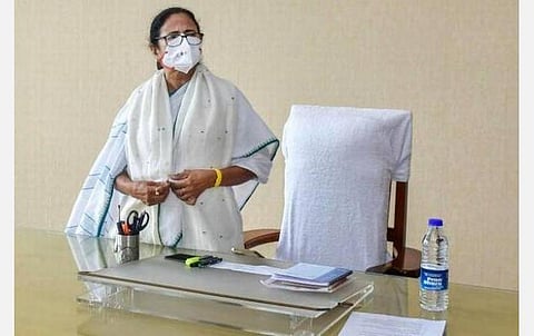 அனைவருக்கும் இலவச தடுப்பூசி: பிரதமரிடம் முதல்வர் மம்தா வலியுறுத்தல்