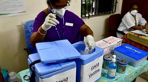 தமிழகத்தில் கடும் தட்டுப்பாடு நிலவுவதால் 7.55 லட்சம் கரோனா தடுப்பூசிகளை அனுப்பியது மத்திய அரசு