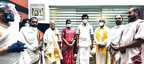 முதல்வர் ஸ்டாலினுக்கு திருப்பதி கோயில் பிரசாதம்