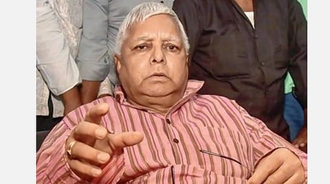 ஜாமீனில் விடுதலையான பிறகு முதல் முறையாக கட்சியினருடன் கலந்துரையாடினார் லாலு: கரோனாவால் பாதிக்கப்பட்டோருக்கு உதவ வேண்டுகோள்