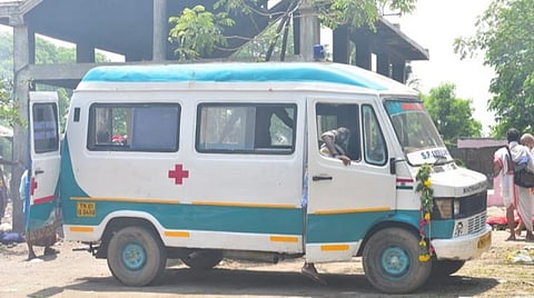 மதுரை அரசு மருத்துவமனையில் கரோனாவில் இறந்தவர் உடல்களைப் பெறுவதில் தாமதம்: மாநகராட்சி மயானங்களில் எரிப்பதற்கும் ‘வரிசை முறை’