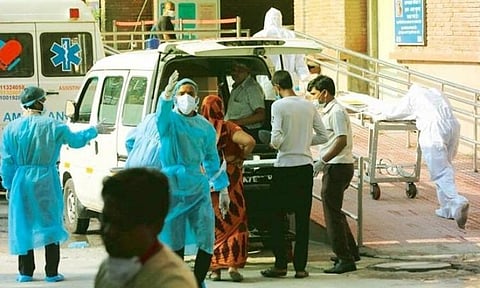 திருப்பதி அரசு மருத்துவமனையில் போராட்டம்; ஆக்சிஜன் தடைபட்டதால் 32 கரோனா நோயாளிகள் உயிரிழப்பு?- 11 பேருக்கு மட்டுமே ரூ.10 லட்சம் நிதி உதவி அறிவித்த ஆந்திர அரசு