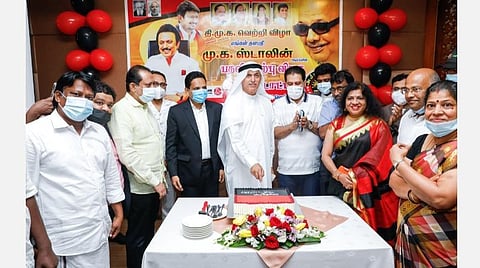 அமீரக திமுக சார்பில் துபாயில் திமுக வெற்றி விழா, இப்தார் விழா கொண்டாட்டம்