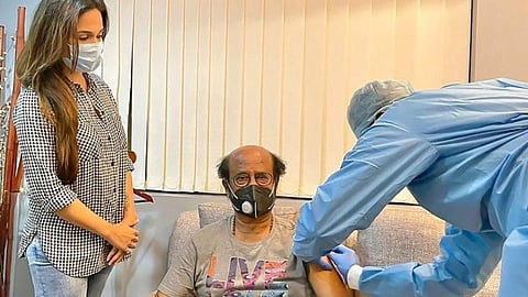 கரோனா தடுப்பூசி எடுத்துக்கொண்டார் ரஜினிகாந்த்: ட்விட்டரில் மகள் சவுந்தர்யா பகிர்வு