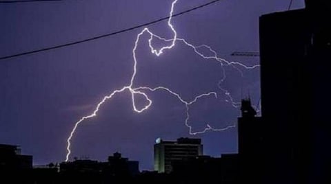 வைப்பாறு அருகே மின்னல் தாக்கி இளைஞர் உட்பட இருவர் உயிரிழப்பு