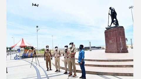 சென்னையில் ஊரடங்கு: மீறுவோரைக் கண்காணிக்க ட்ரோன் கேமராக்கள் மூலம் போலீஸ் கண்காணிப்பு