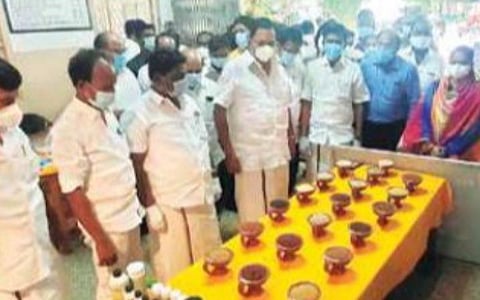 திருப்பத்தூர், வாணியம்பாடியில் கரோனா தொற்றுக்கு 2 சித்தா சிகிச்சை மையங்கள்: கைத்தறி துறை அமைச்சர் ஆர்.காந்தி வேண்டுகோள்