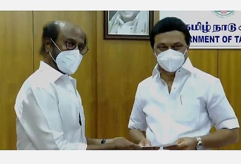 முதல்வர் ஸ்டாலினுடன் ரஜினிகாந்த் சந்திப்பு: கரோனா நிவாரண நிதி வழங்கினார்